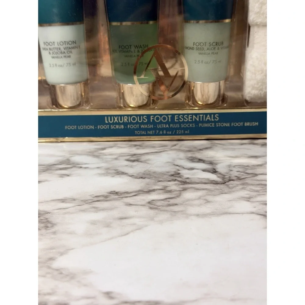 ADRIENNE VITTADINI LUXURIOUS FOOT ESSENTIALS~LOTION, WASH, SCRUB & MORE‎ (2764)